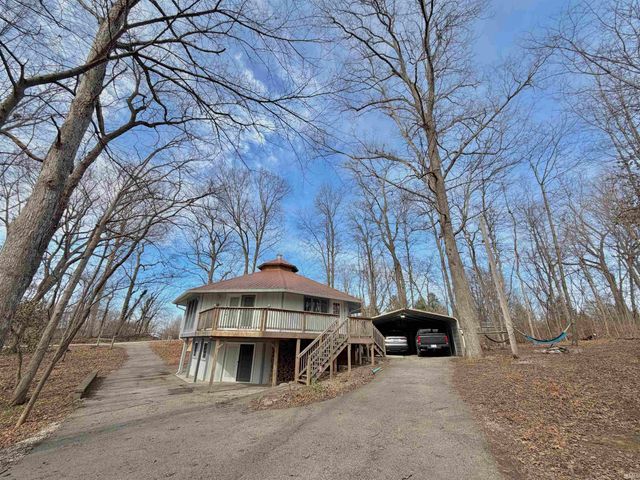 50 Woodlawn Village Drive, Mitchell, IN 47446
