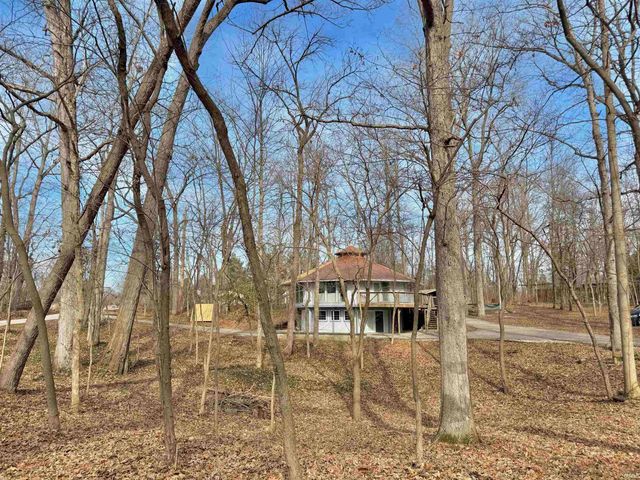 50 Woodlawn Village Drive, Mitchell, IN 47446