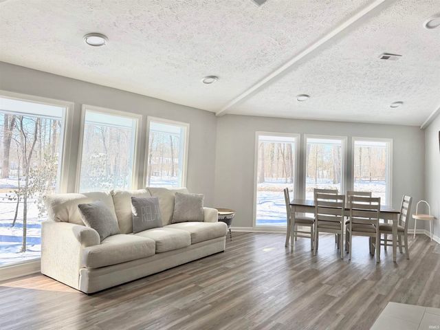 50 Woodlawn Village Drive, Mitchell, IN 47446