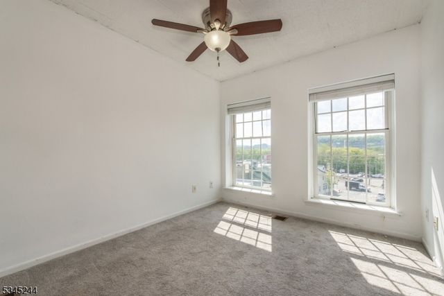 41 Iron Forge Sq, Pompton Lakes Boro, NJ 07442