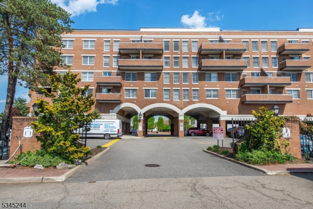 41 Iron Forge Sq, Pompton Lakes Boro, NJ 07442