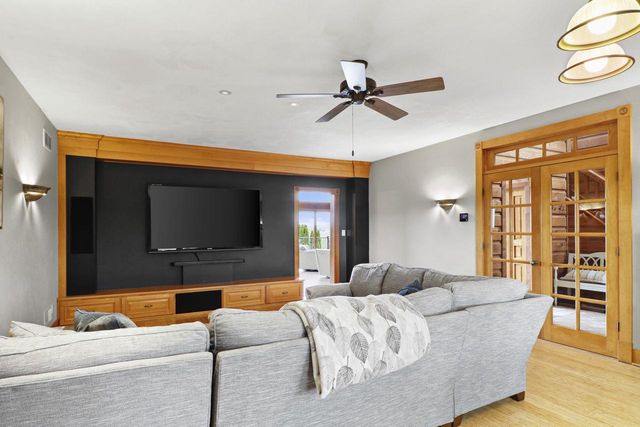 1440 County Hwy JG Road, Mount Horeb, WI 53572