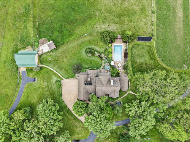 1440 County Hwy JG Road, Mount Horeb, WI 53572
