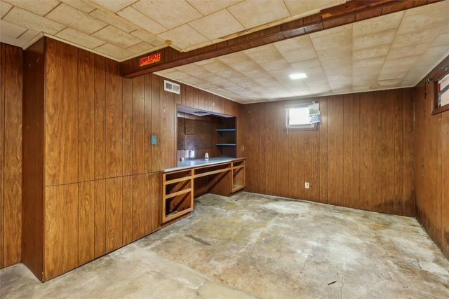 418 N 15th Street, Adel, IA 50003