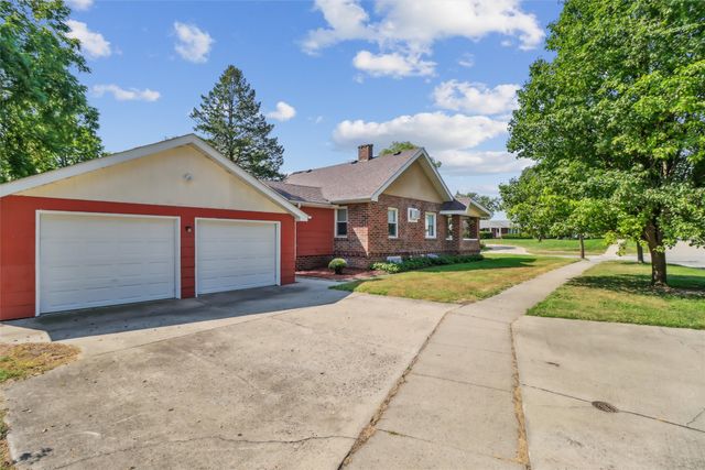 418 N 15th Street, Adel, IA 50003