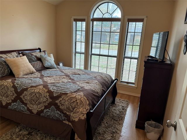 108 Meadow Drive, Bellville, TX 77418