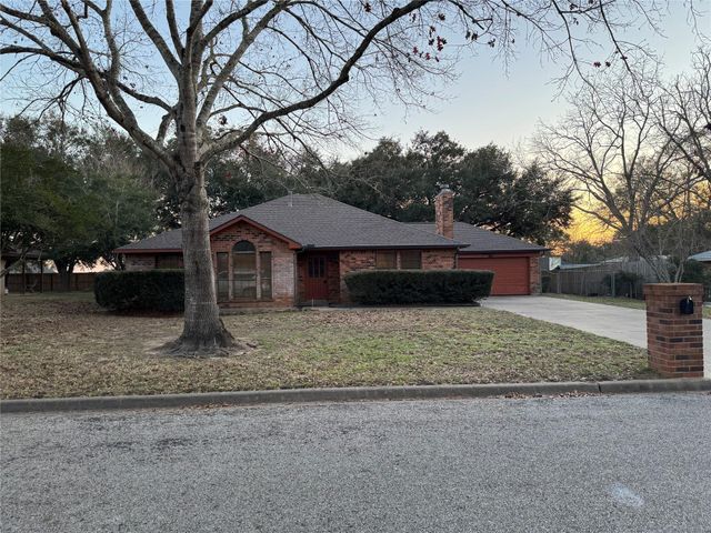 108 Meadow Drive, Bellville, TX 77418