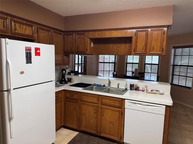 108 Meadow Drive, Bellville, TX 77418