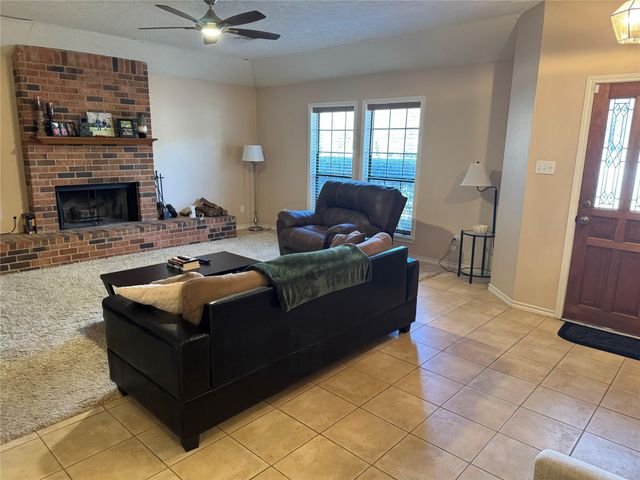 108 Meadow Drive, Bellville, TX 77418