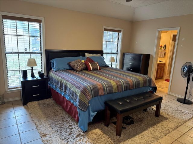 108 Meadow Drive, Bellville, TX 77418