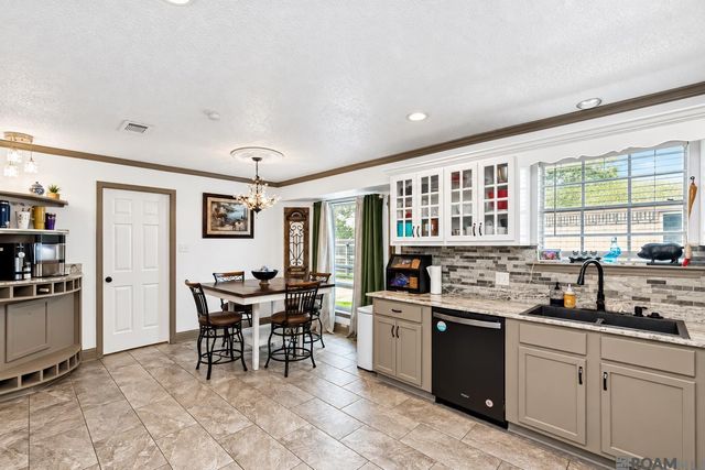 2674 W Highmeadow Ct, Baton Rouge, LA 70816