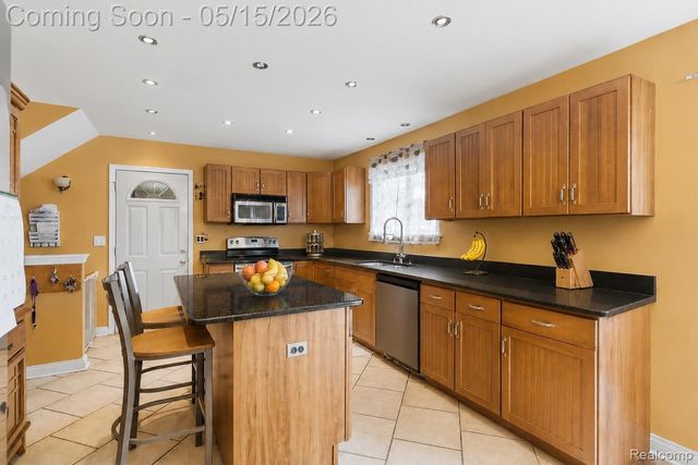 2916 Keeley Court, Waterford Charter Township, MI 48328