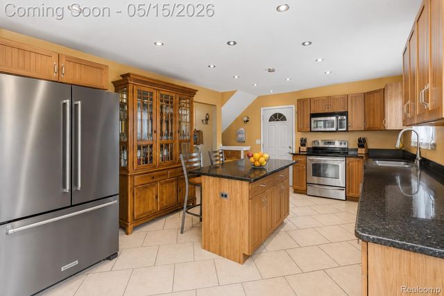 2916 Keeley Court, Waterford Charter Township, MI 48328