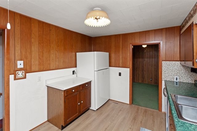 226 S Iowa Street, Colfax, IA 50054