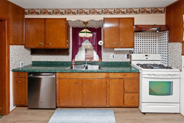 226 S Iowa Street, Colfax, IA 50054