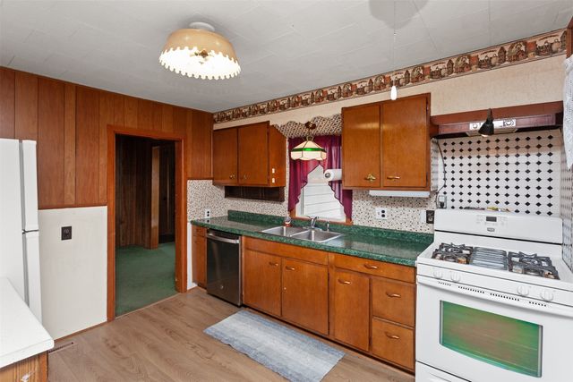 226 S Iowa Street, Colfax, IA 50054