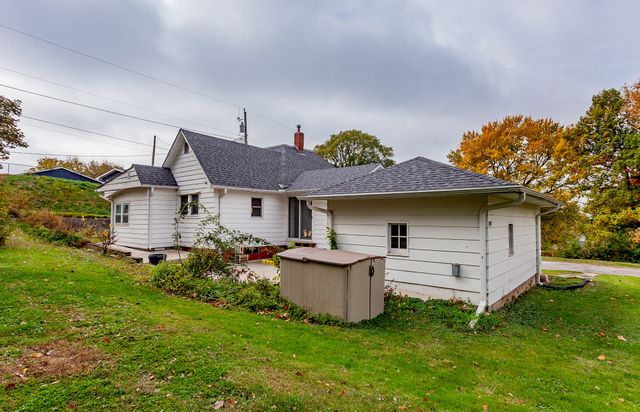 226 S Iowa Street, Colfax, IA 50054