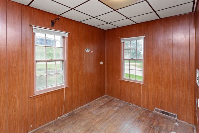 226 S Iowa Street, Colfax, IA 50054