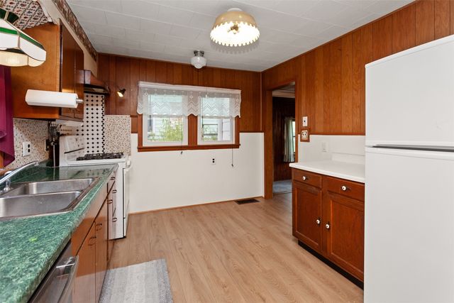 226 S Iowa Street, Colfax, IA 50054