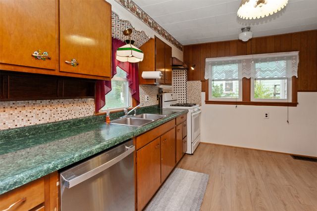 226 S Iowa Street, Colfax, IA 50054