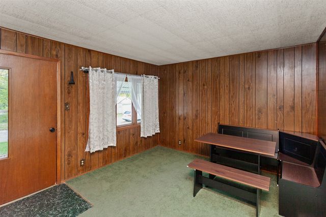 226 S Iowa Street, Colfax, IA 50054