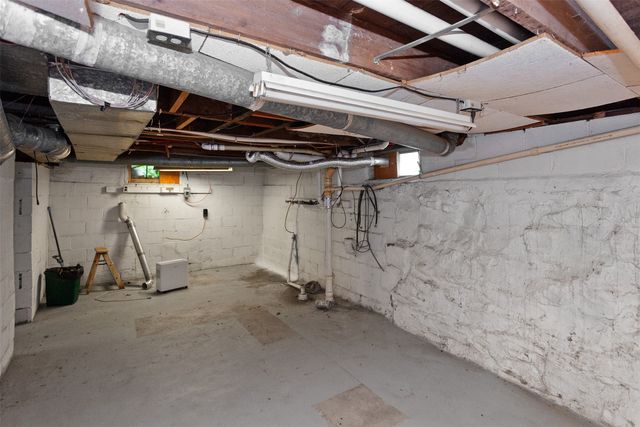 226 S Iowa Street, Colfax, IA 50054