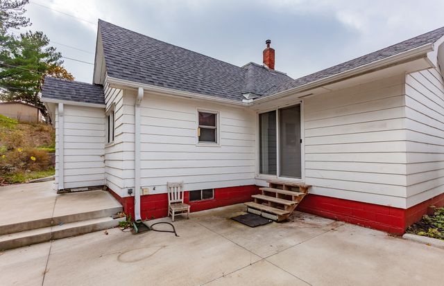 226 S Iowa Street, Colfax, IA 50054