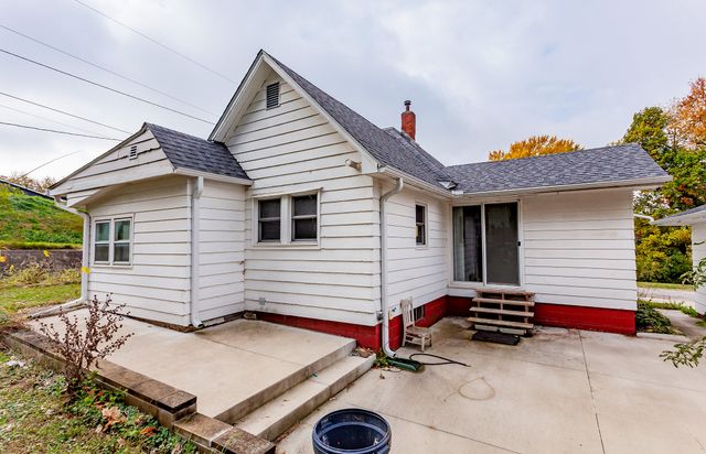 226 S Iowa Street, Colfax, IA 50054