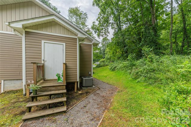 58 League Loop, Waynesville, NC 28786