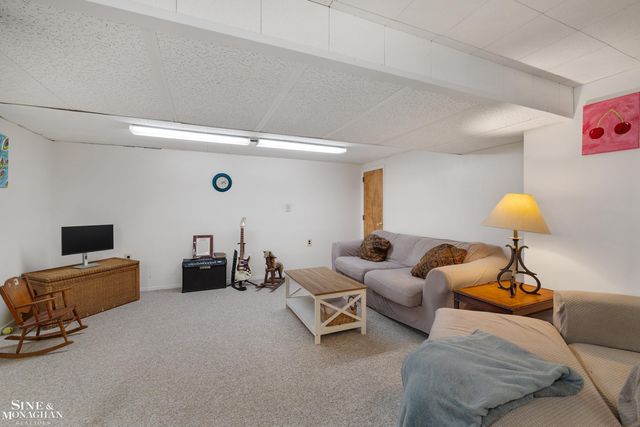 32549 Gloede Drive Drive, Warren, MI 48088