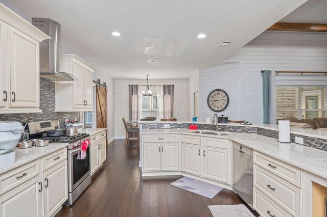 5777 Wildwood Road, Crestview, FL 32536