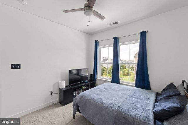 135 BURKWOOD TER, Lake Frederick, VA 22630