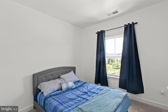 135 BURKWOOD TER, Lake Frederick, VA 22630