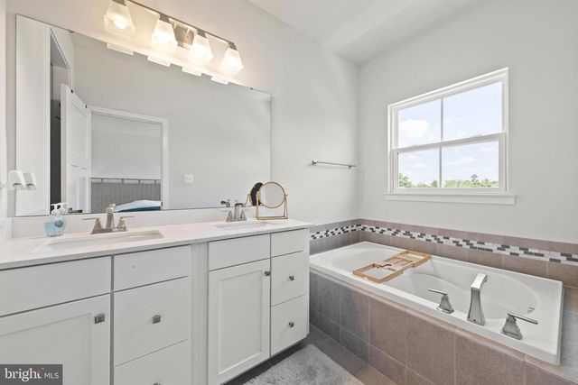 135 BURKWOOD TER, Lake Frederick, VA 22630