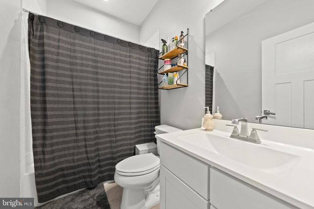 135 BURKWOOD TER, Lake Frederick, VA 22630