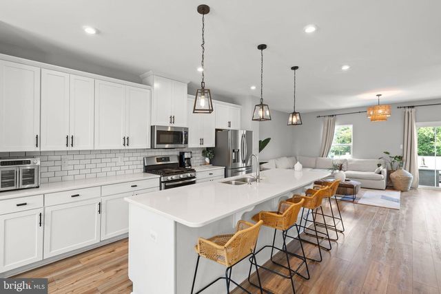 135 BURKWOOD TER, Lake Frederick, VA 22630