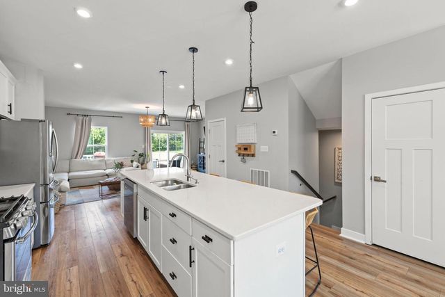 135 BURKWOOD TER, Lake Frederick, VA 22630