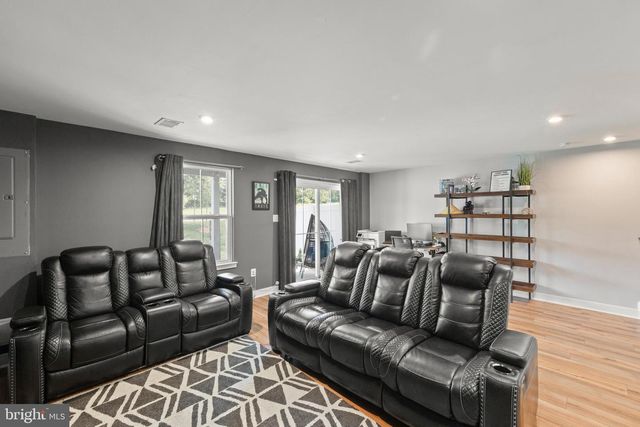 135 BURKWOOD TER, Lake Frederick, VA 22630