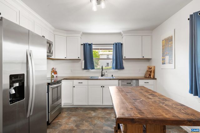 105 HARTMANS MILL RD, Charlottesville, VA 22902