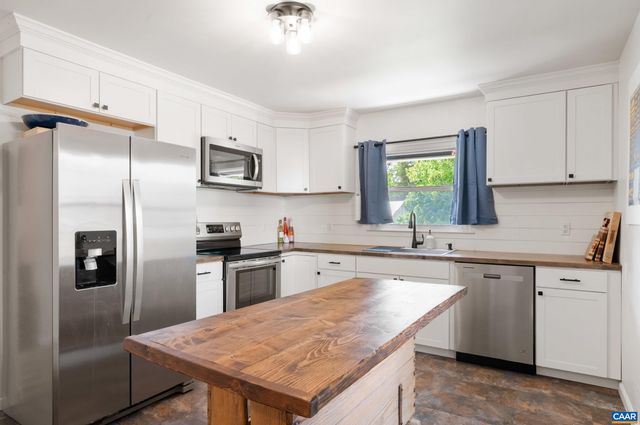 105 HARTMANS MILL RD, Charlottesville, VA 22902