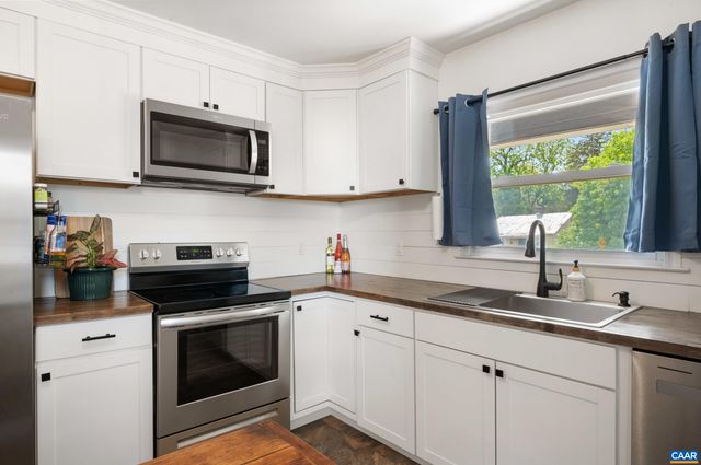 105 HARTMANS MILL RD, Charlottesville, VA 22902