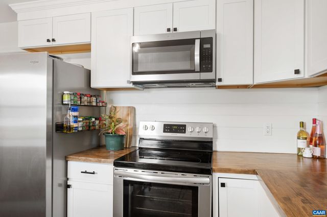105 HARTMANS MILL RD, Charlottesville, VA 22902