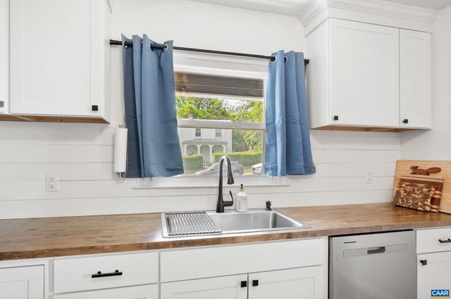 105 HARTMANS MILL RD, Charlottesville, VA 22902