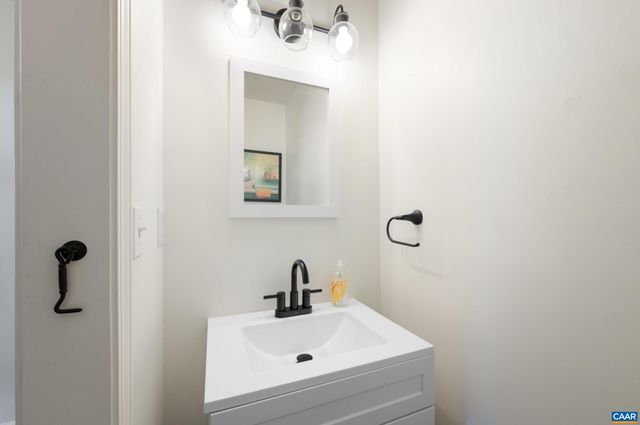 105 HARTMANS MILL RD, Charlottesville, VA 22902