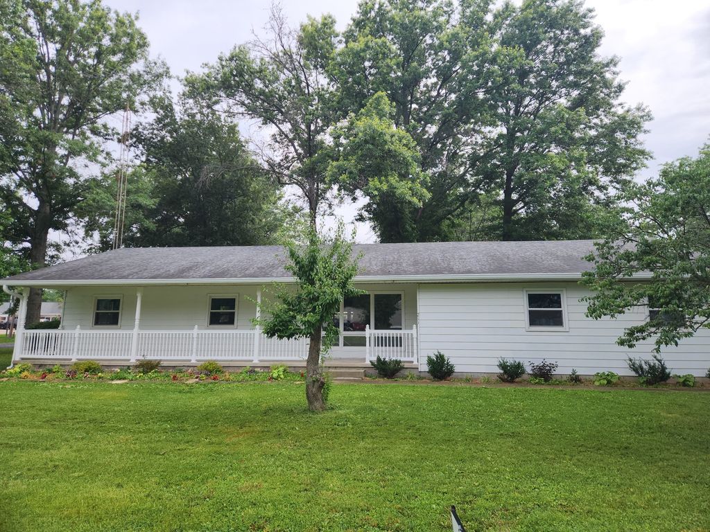 Image 1 of property listing at 211 E Depew Street, Odin, IL 62870
