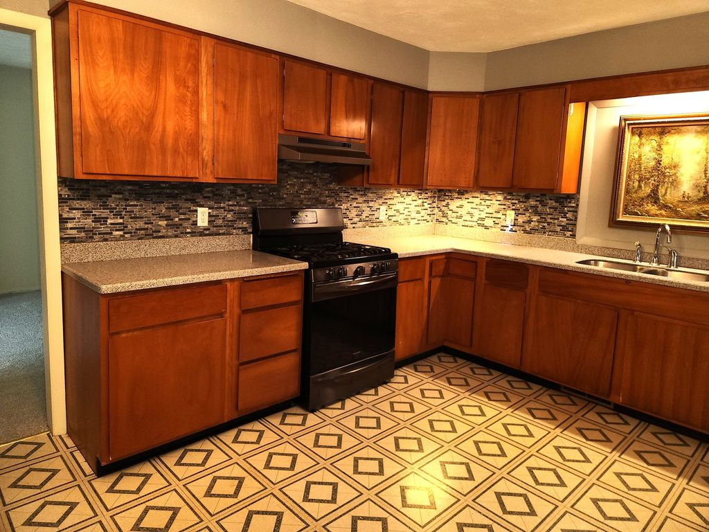 Image 12 of property listing at 211 E Depew Street, Odin, IL 62870