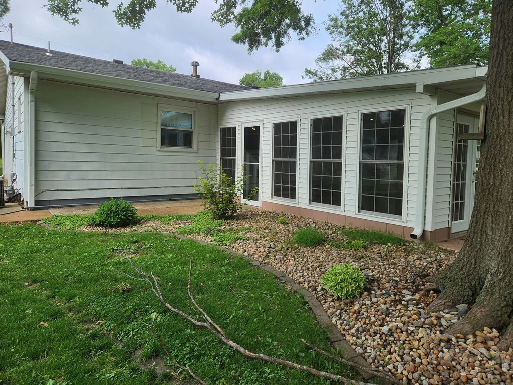 Image 29 of property listing at 211 E Depew Street, Odin, IL 62870