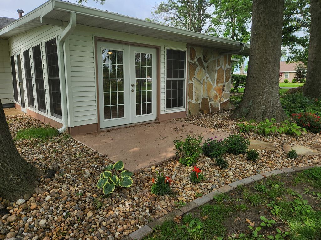 Image 30 of property listing at 211 E Depew Street, Odin, IL 62870