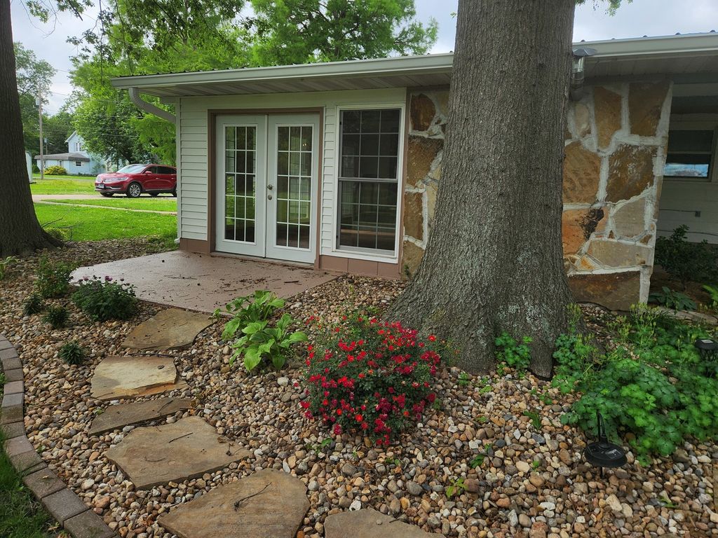 Image 31 of property listing at 211 E Depew Street, Odin, IL 62870