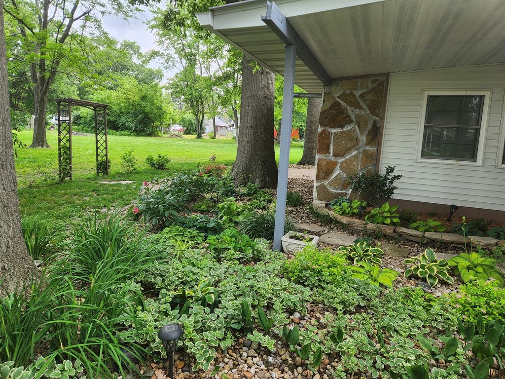 Image 34 of property listing at 211 E Depew Street, Odin, IL 62870